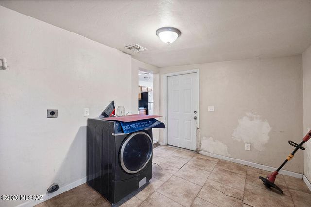 1301 W Kleindale Road, Tucson, AZ 85705