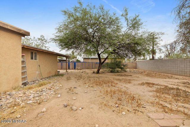 1301 W Kleindale Road, Tucson, AZ 85705