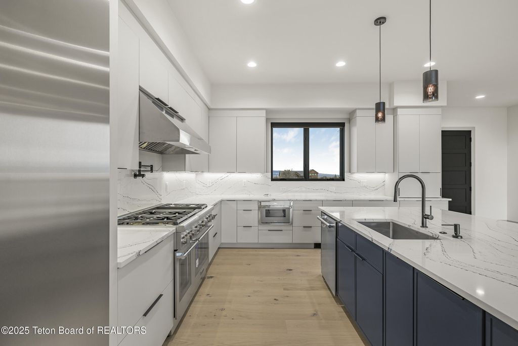 1404 CANYON SUNRISE, Driggs, ID 83422 photo 3