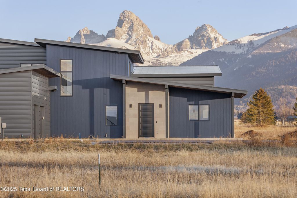 1404 CANYON SUNRISE, Driggs, ID 83422 photo 6