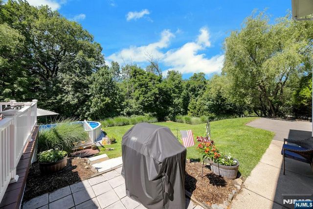 32 Tuscarora Drive, Oakland, NJ 07436