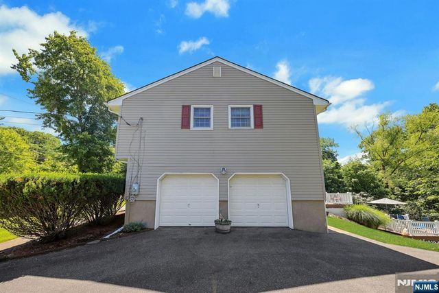 32 Tuscarora Drive, Oakland, NJ 07436
