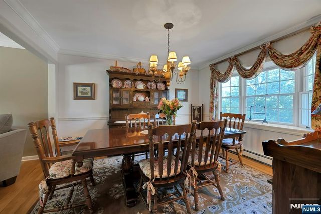 32 Tuscarora Drive, Oakland, NJ 07436