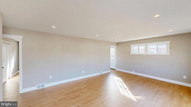 1038 PLATT AVE, Folsom, PA 19033