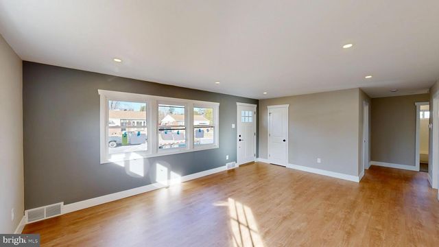 1038 PLATT AVE, Folsom, PA 19033