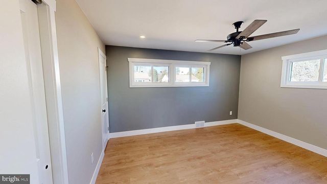 1038 PLATT AVE, Folsom, PA 19033