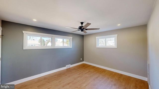 1038 PLATT AVE, Folsom, PA 19033