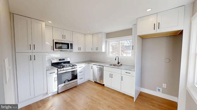 1038 PLATT AVE, Folsom, PA 19033