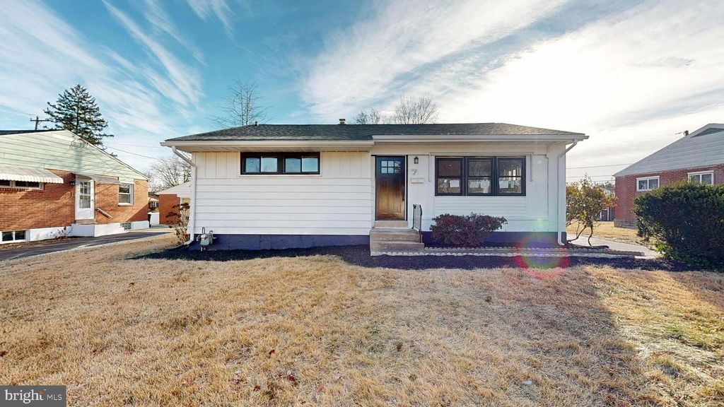 1038 PLATT AVE, Folsom, PA 19033