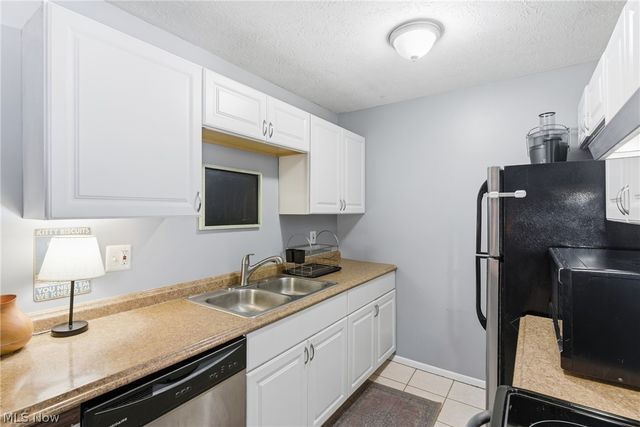 8557 N Akins Road 204, North Royalton, OH 44133