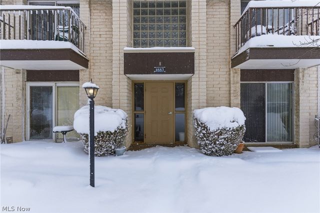 8557 N Akins Road 204, North Royalton, OH 44133