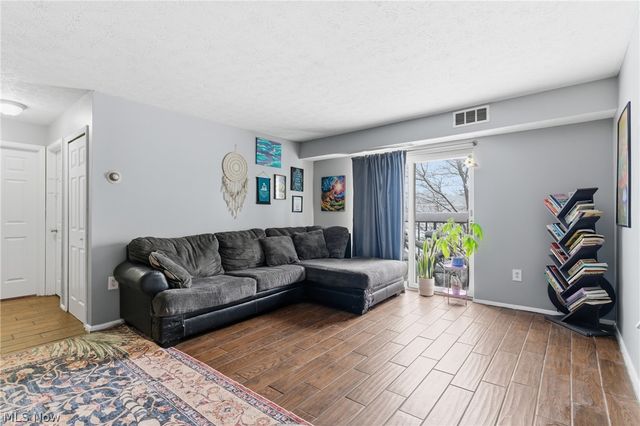 8557 N Akins Road 204, North Royalton, OH 44133