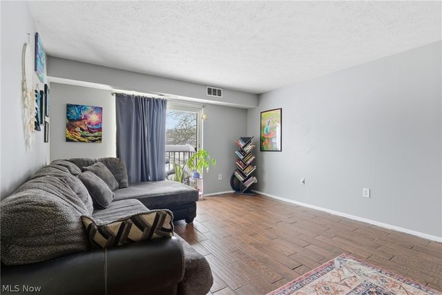 8557 N Akins Road 204, North Royalton, OH 44133