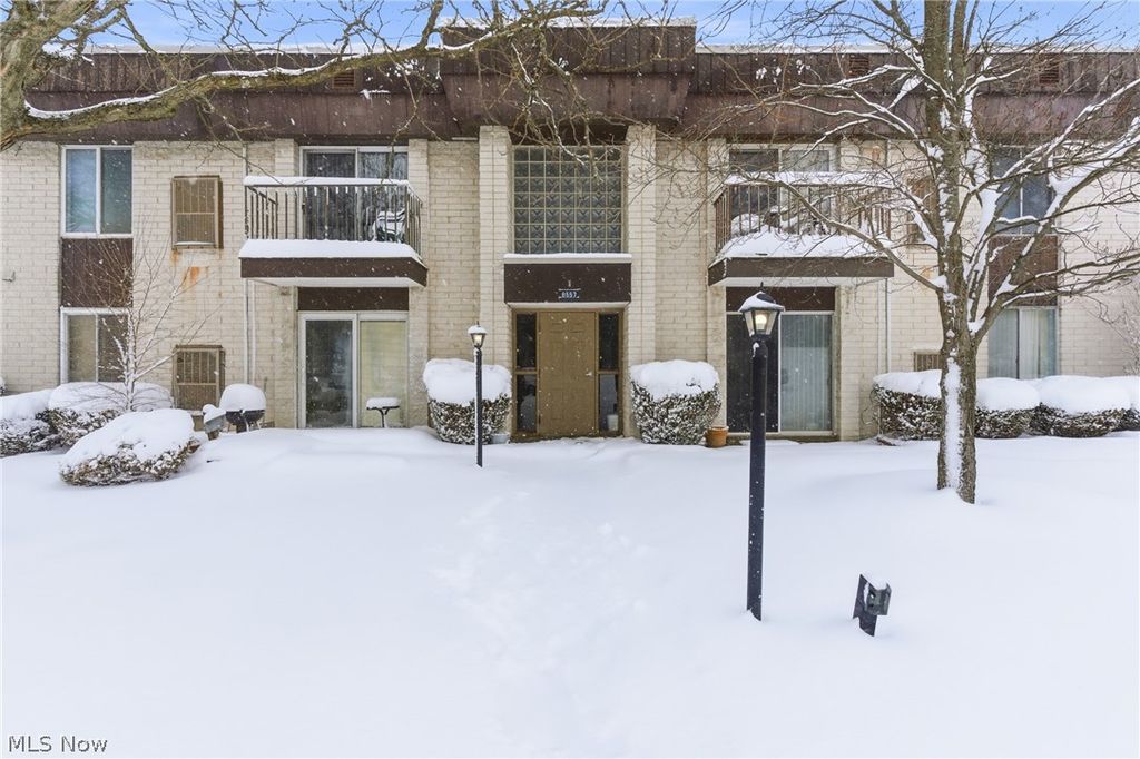 8557 N Akins Road 204, North Royalton, OH 44133