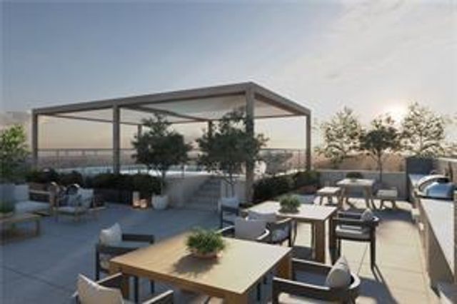 318 Sandy Springs Circle 270, Atlanta, GA 30328