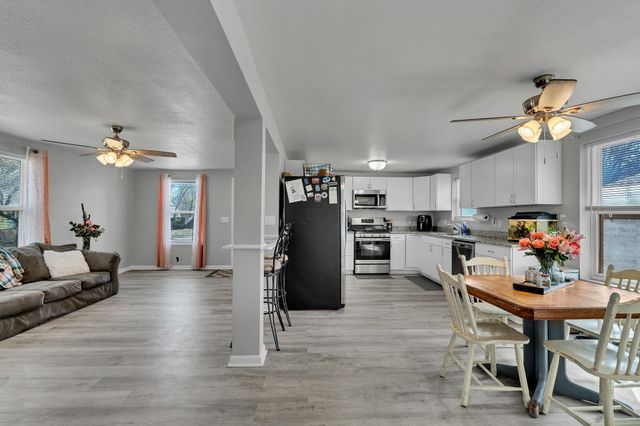 217 N Tracy St, Wichita, KS 67212