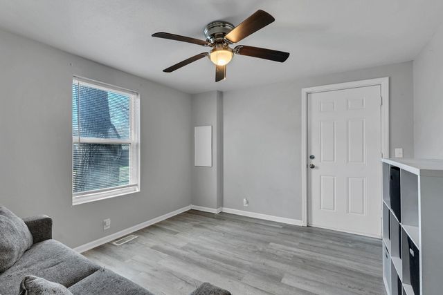 217 N Tracy St, Wichita, KS 67212