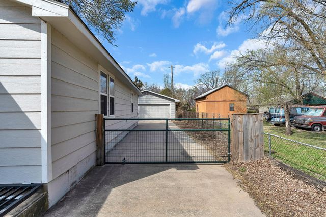 217 N Tracy St, Wichita, KS 67212