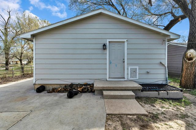 217 N Tracy St, Wichita, KS 67212