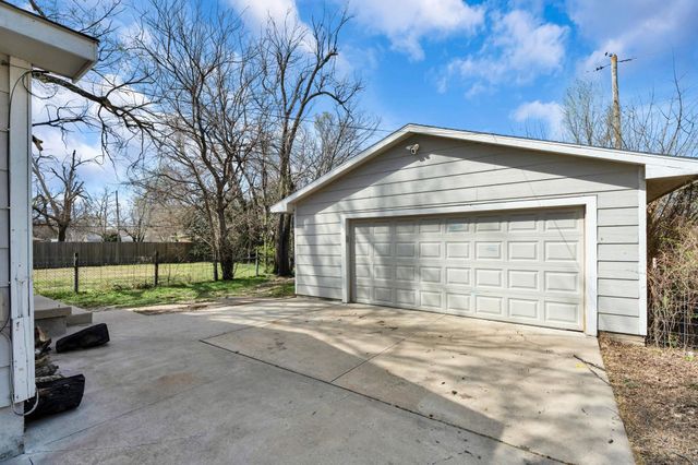 217 N Tracy St, Wichita, KS 67212