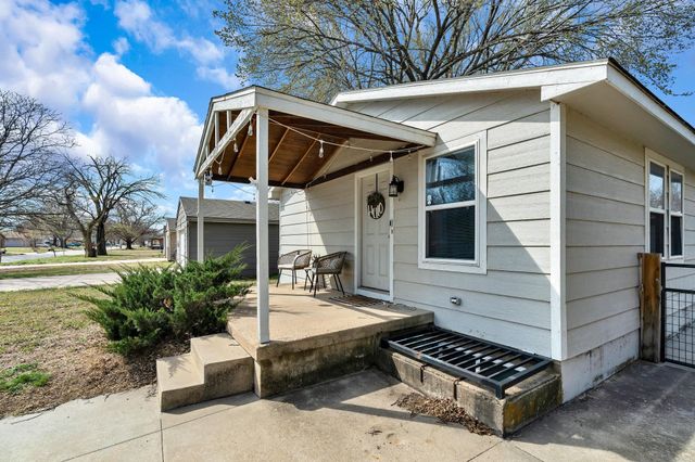 217 N Tracy St, Wichita, KS 67212