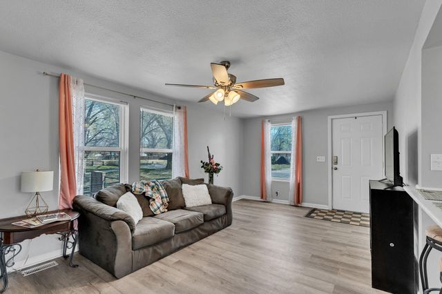 217 N Tracy St, Wichita, KS 67212