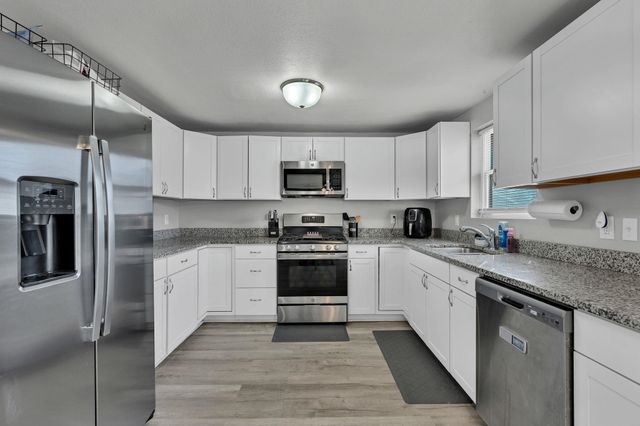 217 N Tracy St, Wichita, KS 67212