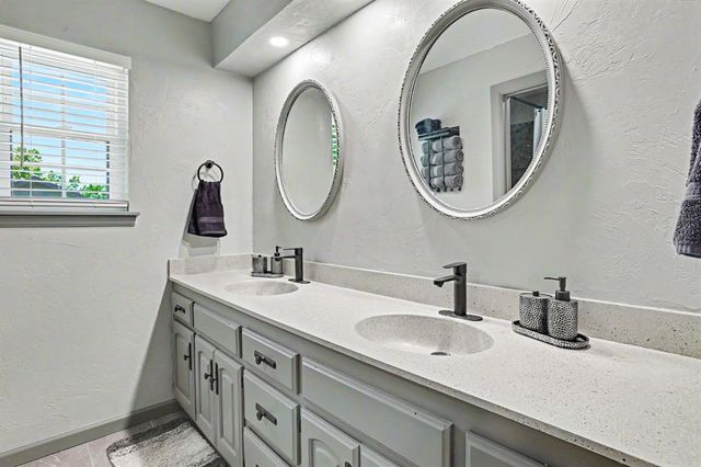 1609 N Stoney Ridge Road, Edmond, OK 73034