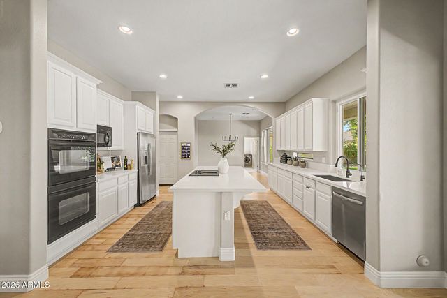 2886 E WASHINGTON Avenue, Gilbert, AZ 85234