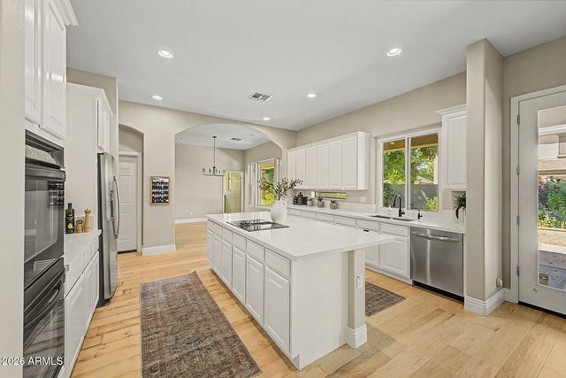 2886 E WASHINGTON Avenue, Gilbert, AZ 85234