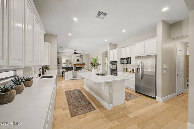 2886 E WASHINGTON Avenue, Gilbert, AZ 85234