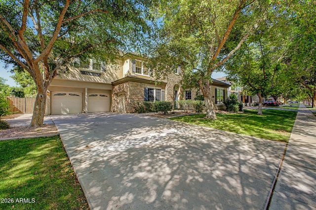 2886 E WASHINGTON Avenue, Gilbert, AZ 85234