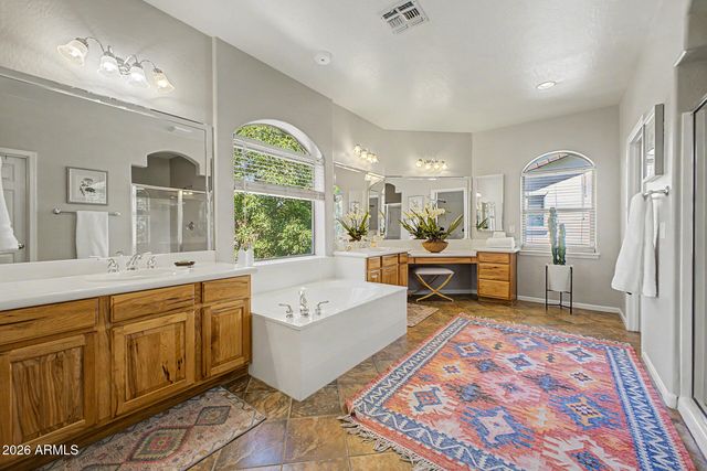 2886 E WASHINGTON Avenue, Gilbert, AZ 85234