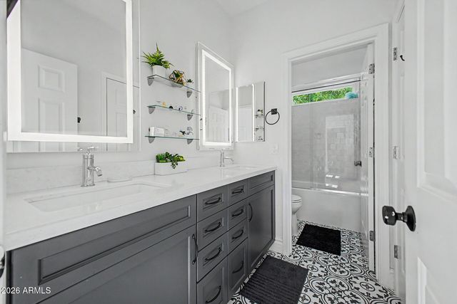 2886 E WASHINGTON Avenue, Gilbert, AZ 85234