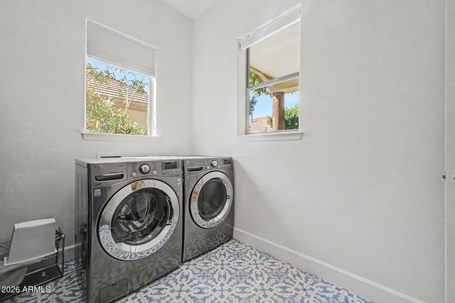 2886 E WASHINGTON Avenue, Gilbert, AZ 85234