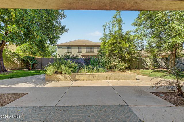 2886 E WASHINGTON Avenue, Gilbert, AZ 85234