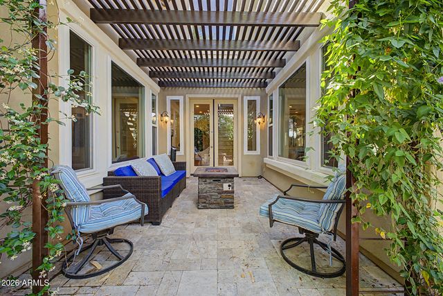 2886 E WASHINGTON Avenue, Gilbert, AZ 85234