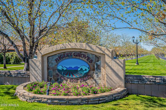 2886 E WASHINGTON Avenue, Gilbert, AZ 85234