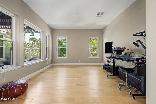 2886 E WASHINGTON Avenue, Gilbert, AZ 85234