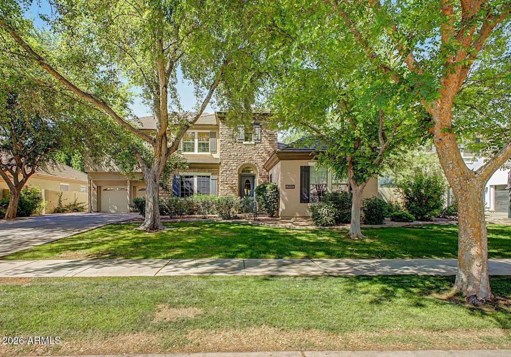 2886 E WASHINGTON Avenue, Gilbert, AZ 85234