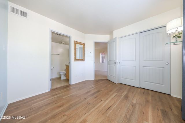 1810 E Blacklidge Dr Apt 811, Tucson, AZ 85719