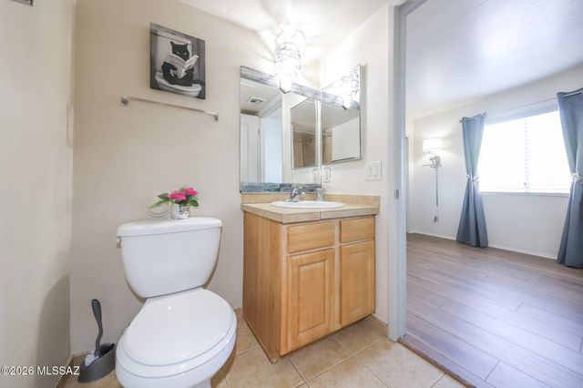 1810 E Blacklidge Dr Apt 811, Tucson, AZ 85719