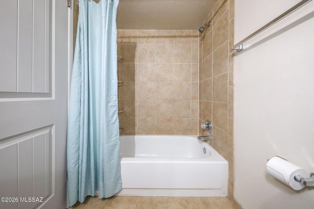 1810 E Blacklidge Dr Apt 811, Tucson, AZ 85719