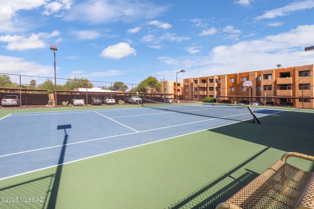 1810 E Blacklidge Dr Apt 811, Tucson, AZ 85719
