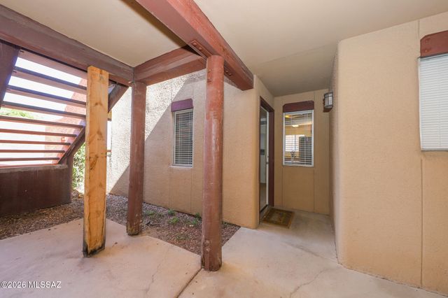 1810 E Blacklidge Dr Apt 811, Tucson, AZ 85719