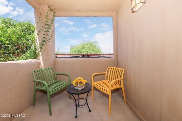 1810 E Blacklidge Dr Apt 811, Tucson, AZ 85719