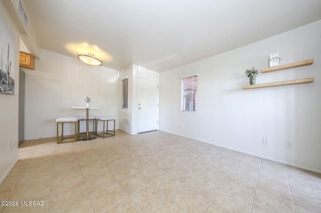 1810 E Blacklidge Dr Apt 811, Tucson, AZ 85719