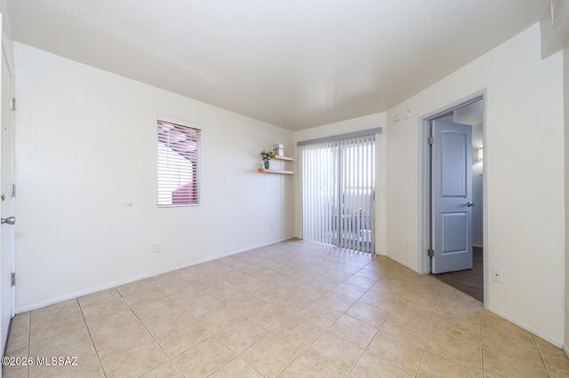 1810 E Blacklidge Dr Apt 811, Tucson, AZ 85719