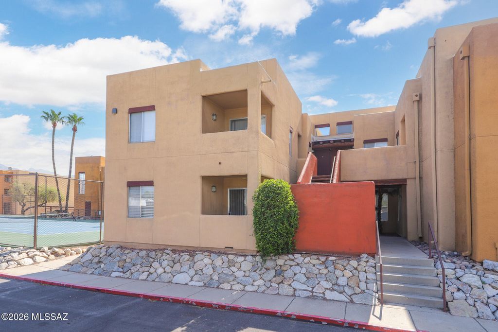 1810 E Blacklidge Dr Apt 811, Tucson, AZ 85719