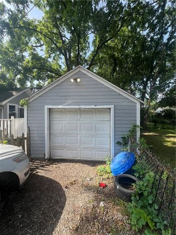 8000 Wayne Avenue, Kansas City, MO 64131
